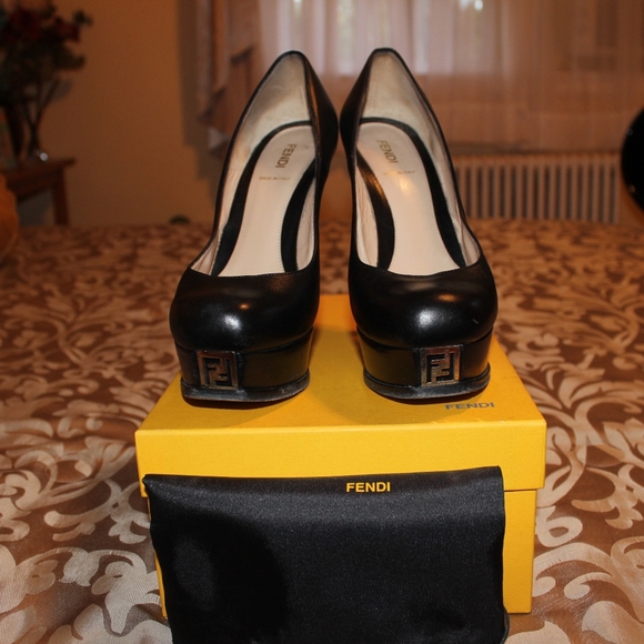 Fendi Shoes - Fendi Leather Platform Pump